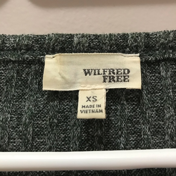 Long sleeve cropped v neck - Picture 1 of 3